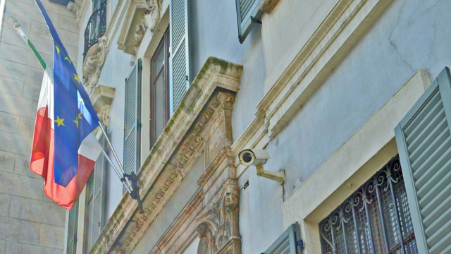 Milano, rubano la borsa a una turista: la Polizia di Stato arresta ... &copy; Creative Commons
