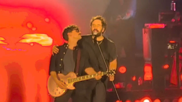 Tommaso Paradiso e Marco Antonio Musella ieri al live al Palapartenope