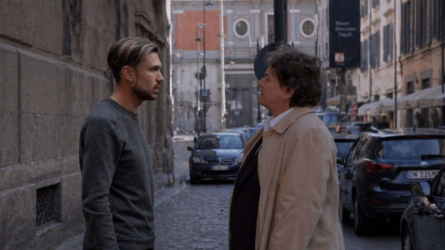 Un posto al sole, Angelo e l'ispettore Grillo