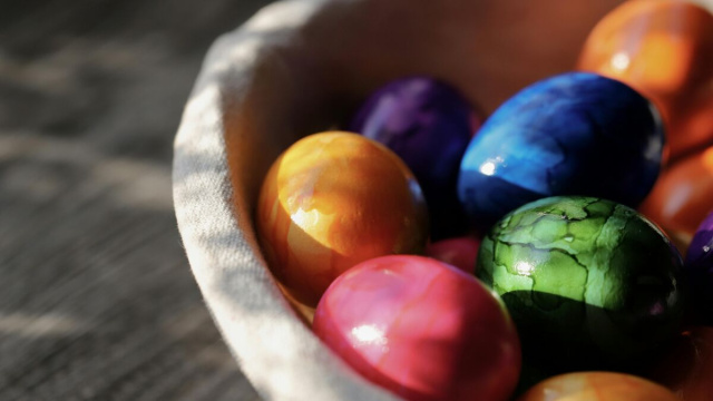 Uova colorate di smalto-&copy; Pexels