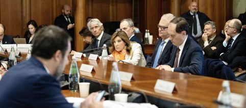 Social ai minori, governo al lavoro su ddl: stop per gli under 15