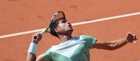 Montecarlo 2026: Sinner e Alcaraz dominano all'esordio, volano agli ottavi