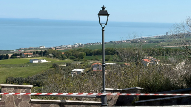 Maltempo, si riattiva la frana di Petacciato: chiuse A14 e linea ... &copy; Creative Commons