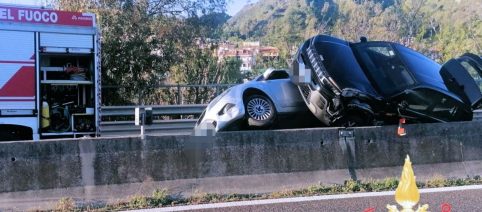Incidente sulla Statale 280, due auto coinvolte: traffico rallentato e feriti lievi