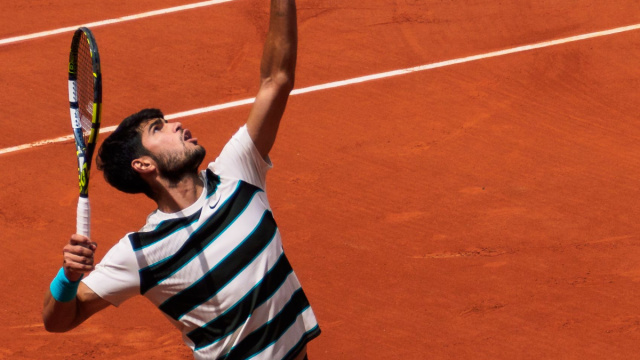 File:Carlos Alcaraz - Roland Garros 2025 - serving (cropped).jpg ... &copy; Creative Commons