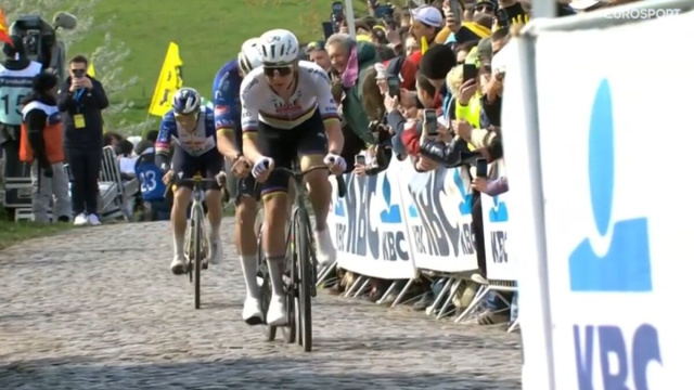 Tadej Pogacar al Giro delle Fiandre - &copy; Screenshot Eurosport