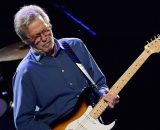 Eric Clapton durante un concerto (&copy; Facebook)