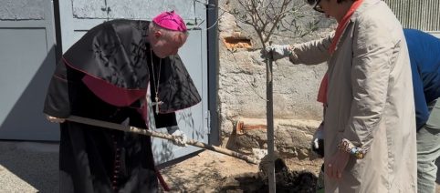 Mons. Daniele Salera, Vescovo di Ivrea, inaugura la casa di accoglienza 