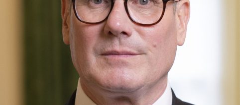 Labour in crisi: nuove dimissioni scuotono il governo ombra di Starmer