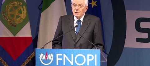 Mattarella: 'Qualcuno cerca di derubricare il Covid a leggera influenza'