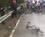 La caduta nella seconda tappa del Giro d'Italia - &copy; Screenshot Eurosport