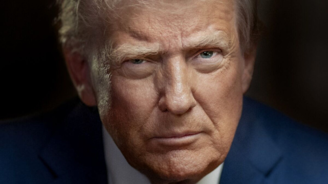 Official_Presidential_Portrait_of_President_Donald_J._Trump_(2025)