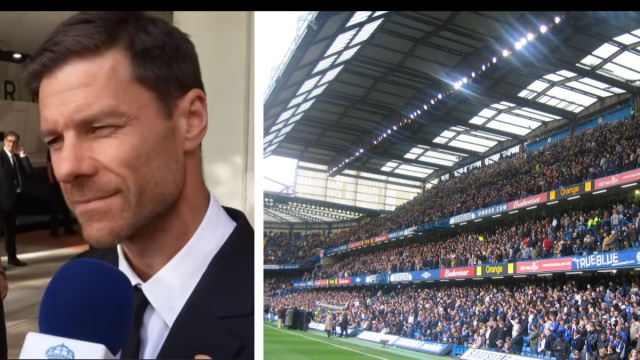 Xabi Alonso e la tribuna del Chelsea.
