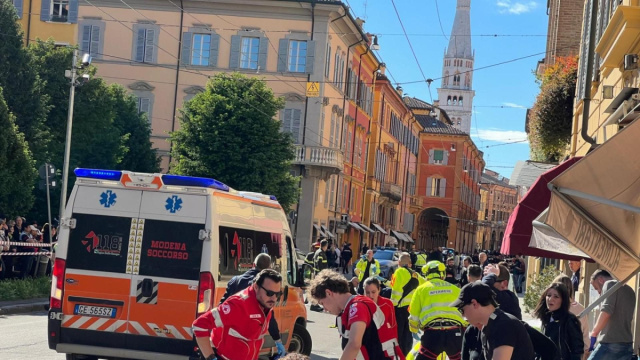 Modena, auto falcia una decina di pedoni in centro. Ci sono feriti ... &copy; Creative Commons