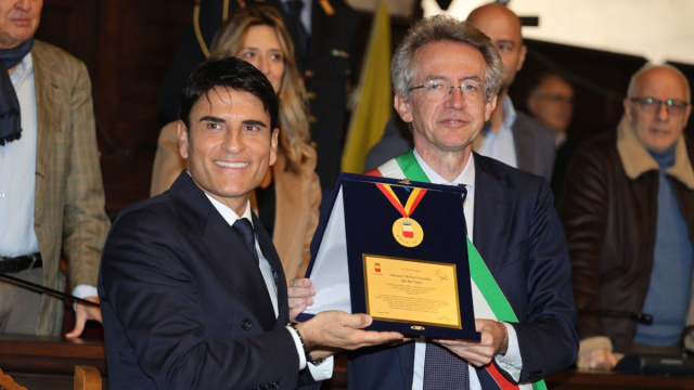 A Sal Da Vinci il pi&ugrave; alto riconoscimento cittadino: la targa con ... &copy; Creative Commons