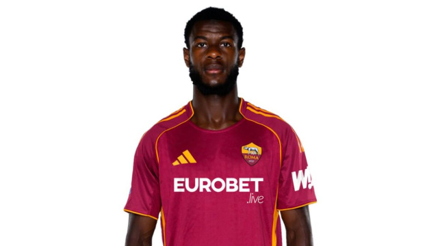Ndicka con la maglia della Roma.