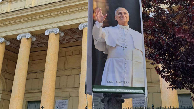 Papa Leone arriva ad Acerra &copy; Creative Commons