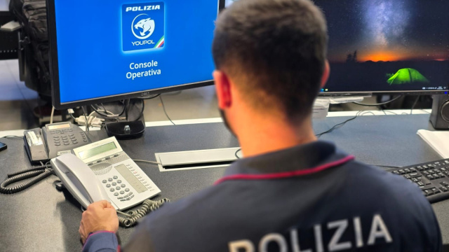 YOUPOL - Come funziona l'applicazione della POLIZIA DI STATO ... &copy; Creative Commons