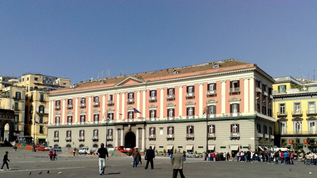 File:Prefettura Napoli.JPG - Wikipedia &copy; Creative Commons