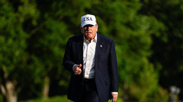 Trump delays executive order on AI oversight hours &copy; Creative Commons