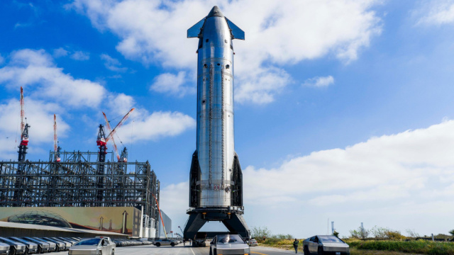 Elon Musk outlines plan for first Starship tower catch attempt &copy; Creative Commons