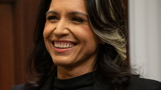 File:Tulsi Gabbard is sworn in as Director of National ... &copy; Creative Commons
