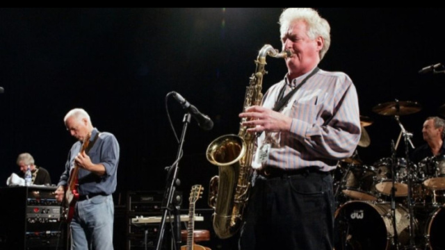 Il sassofonista Dick Parry e David Gilmour sullo sfondo (&copy; Instagram)