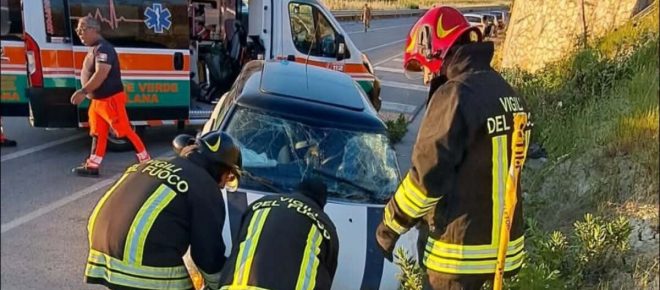 Grave incidente sulla Statale 106 a Cutro: un ferito trasportato in elisoccorso