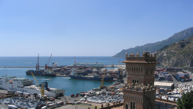 Porto di Salerno - Wikipedia &copy; Creative Commons