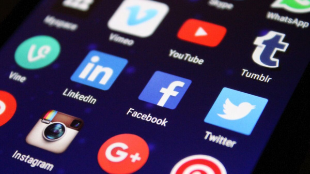 Social - Foto di Pixelkult da Pixabay