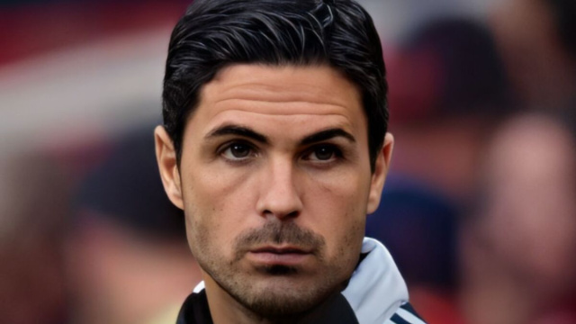 Mikel Arteta managing Arsenal F.C. in 2021
