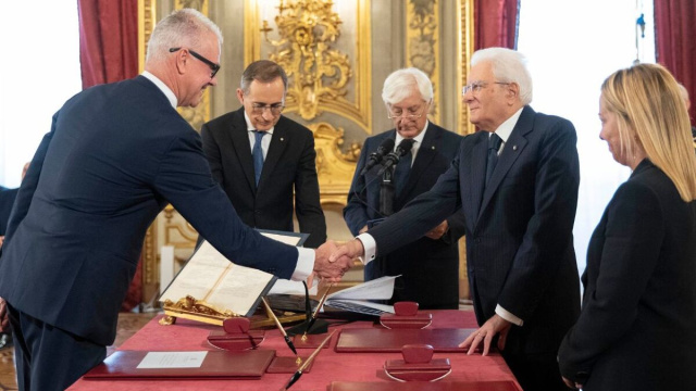In foto Paolo Zangrilla mentre giura nelle mani del presidente della Repubblica Mattarella.