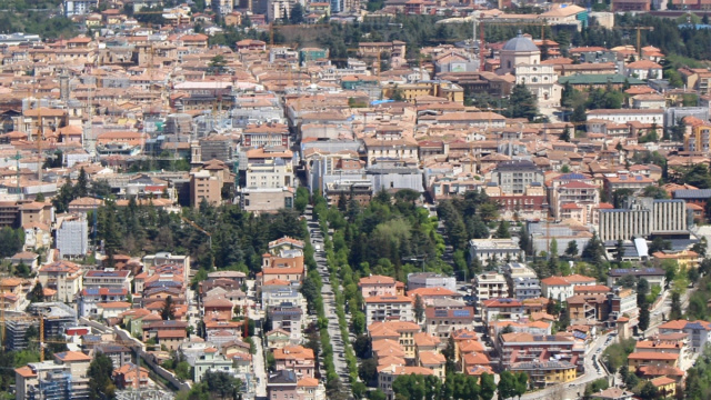File:Vista panoramica dell'Aquila (centro storico).jpg - Wikipedia &copy; Creative Commons