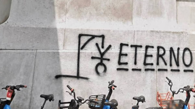 Il graffito realizzato contro l'attivista leghista