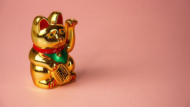 Gatto cinese dorato portafortuna-&copy; Pexels