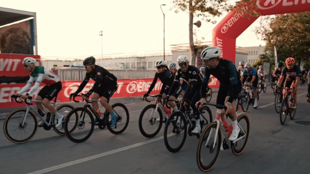 Cicloamatori ad una granfondo - &copy; Screenshot Eurosport