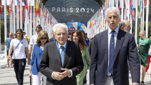 Saluto del Presidente della Repubblica Sergio Mattarella alle ... &copy; Creative Commons