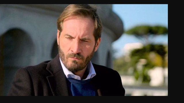 Alberto Palladini in una scena di Un posto al sole © Rai 3. Alberto Palladini in una scena di Un posto al sole © Rai 3.