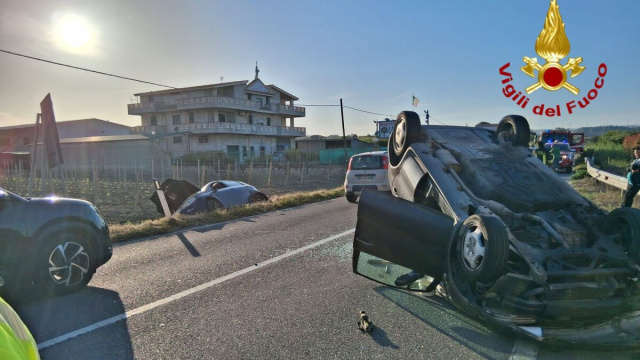 Incidente stradale sulla S.S. 106 - &copy; Vigili del Fuoco