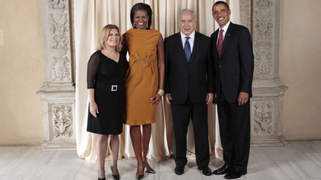 File:Benjamin Netanyahu with Obamas.jpg - Wikipedia &copy; Creative Commons