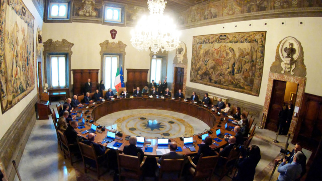 Consiglio dei Ministri n. 1  www.governo.it &copy; Creative Commons