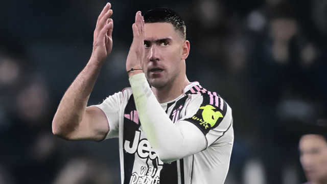 D.Vlahovic con la maglia della Juve profilo Instagram @ vlahovicdusan