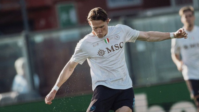 Scott McTominay, centrocampista del Napoli. Foto &copy; X Napoli