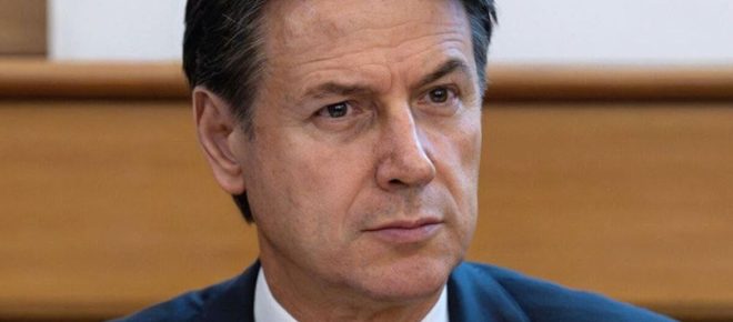 Giuseppe Conte: 'Fratelli d'Italia e i giornali di destra gettano fango, da oggi querelo'