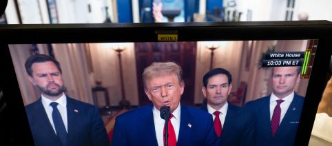 Trump: 'Stasera colpiremo duramente l’Iran', minaccia il terminal petrolifero