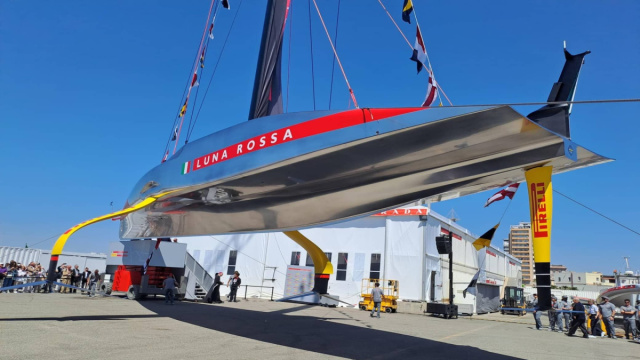 Cagliari, varata la nuova Ac75 di Luna Rossa. FOTO  Sky TG24 &copy; Creative Commons