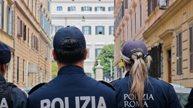 Positano Notizie - Asse Napoli-Roma-Perugia, truffa un'anziana con ... &copy; Creative Commons