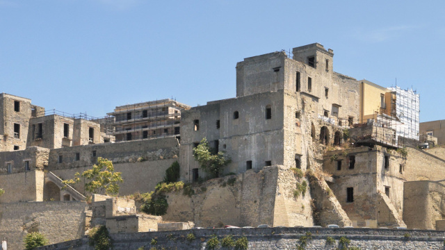 Tempo sospeso a Rione Terra: il Panorama contemporaneo a Pozzuoli &copy; Creative Commons