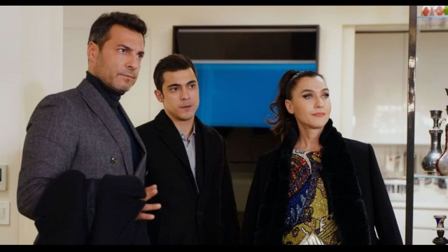 Ender, Kaya e Yigit in una scena di Forbidden Fruit &copy; Mediaset.