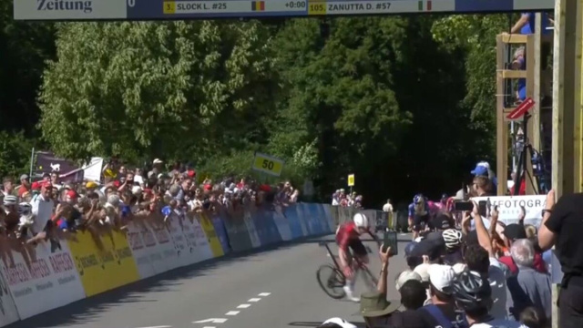 La caduta di Liam Slock - &copy; Screenshot Eurosport